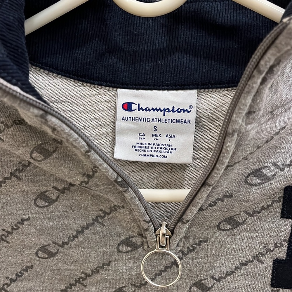 Champion women’s  gray 1/4 zip pullover cropped sweatshirt. Size small - Picture 3 of 3